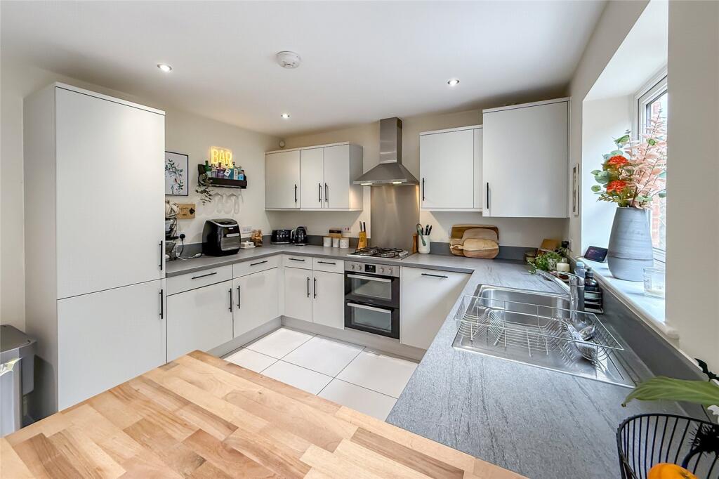 Additional image 18 of Neville Close, St. Albans, Hertfordshire, AL3