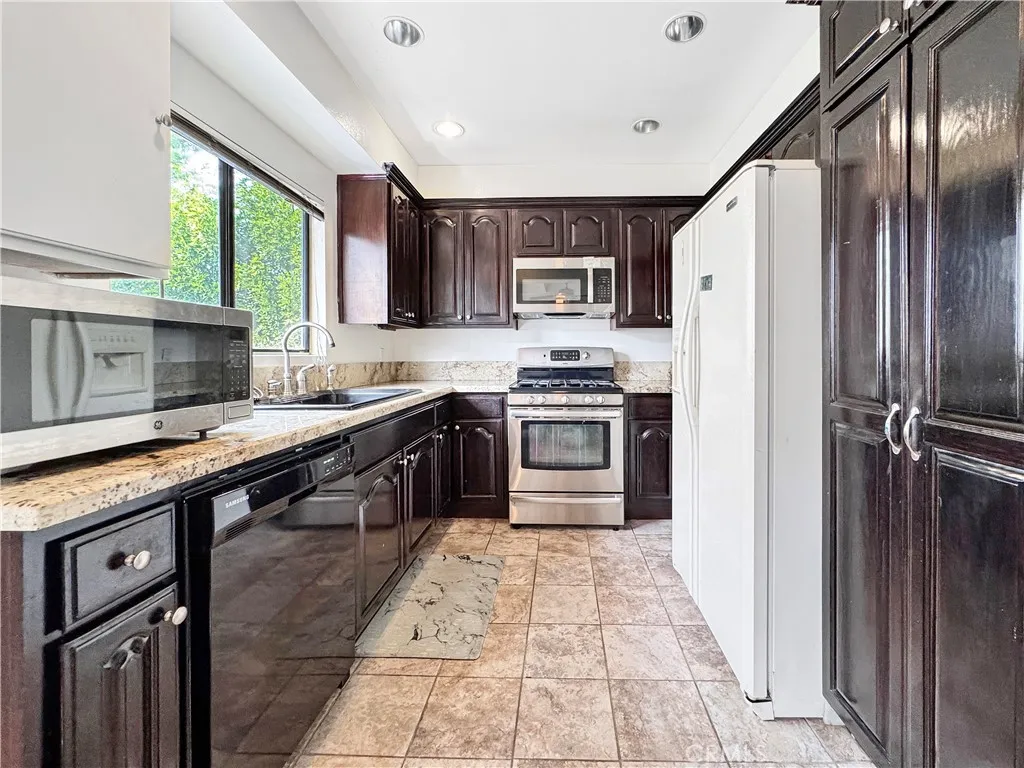 Additional image 27 of 20224 Sherman Way Unit 14, Winnetka, CA 91306