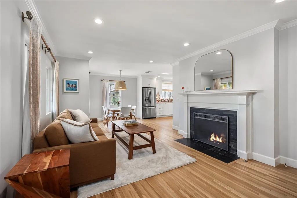 Additional image 4 of 16600 Gilmore Street, Lake Balboa, CA 91406