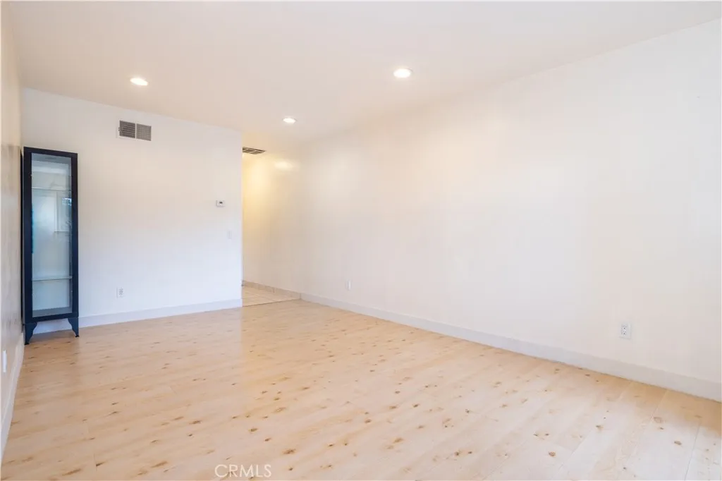 Additional image 6 of 6255 Woodman ave Unit 207, Valley Glen, CA 91401