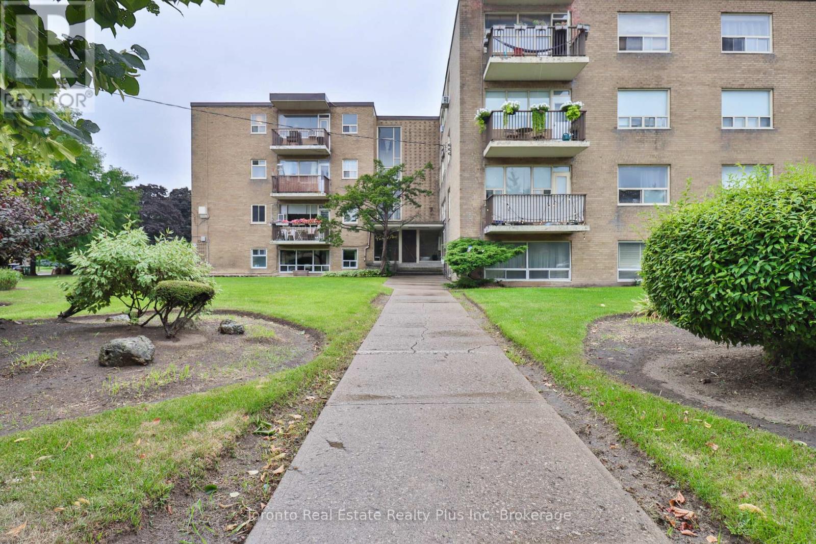 Property image for 303 - 55 NEPTUNE DRIVE|Toronto (Englemount-Lawrence), Ontario M6A1X2