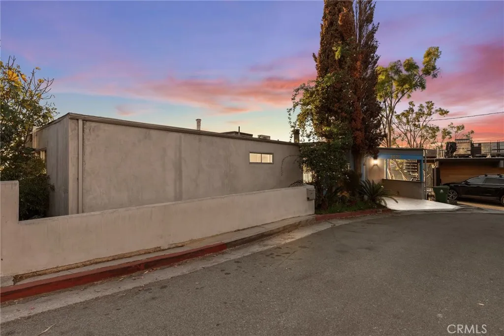 Additional image 45 of 5675 Spreading Oak Drive, Los Angeles, CA 90068