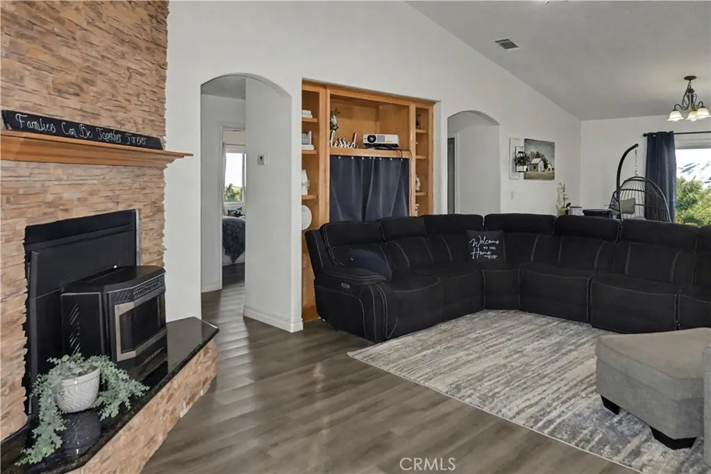 Additional image 3 of 30788 Buenos Aires Rd, Lucerne Valley, CA 92356