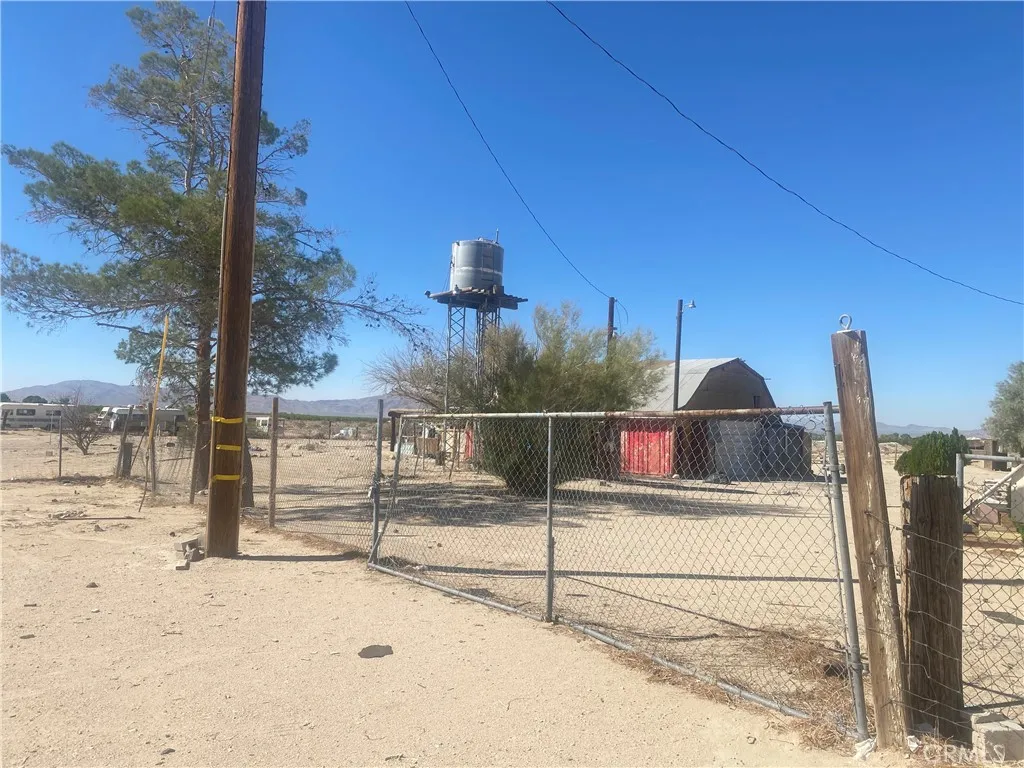 Additional image 3 of 36350 Rodeo Rd, Lucerne Valley, CA 92356