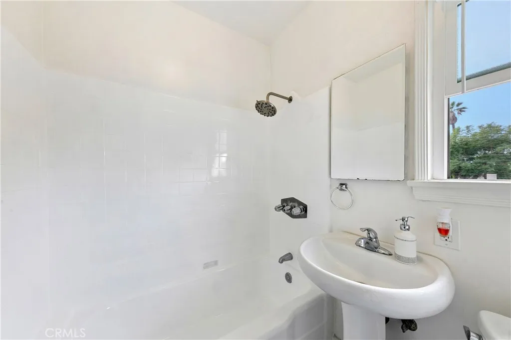 Additional image 69 of 3907 Edgehill Drive, Leimert Park, CA 90008