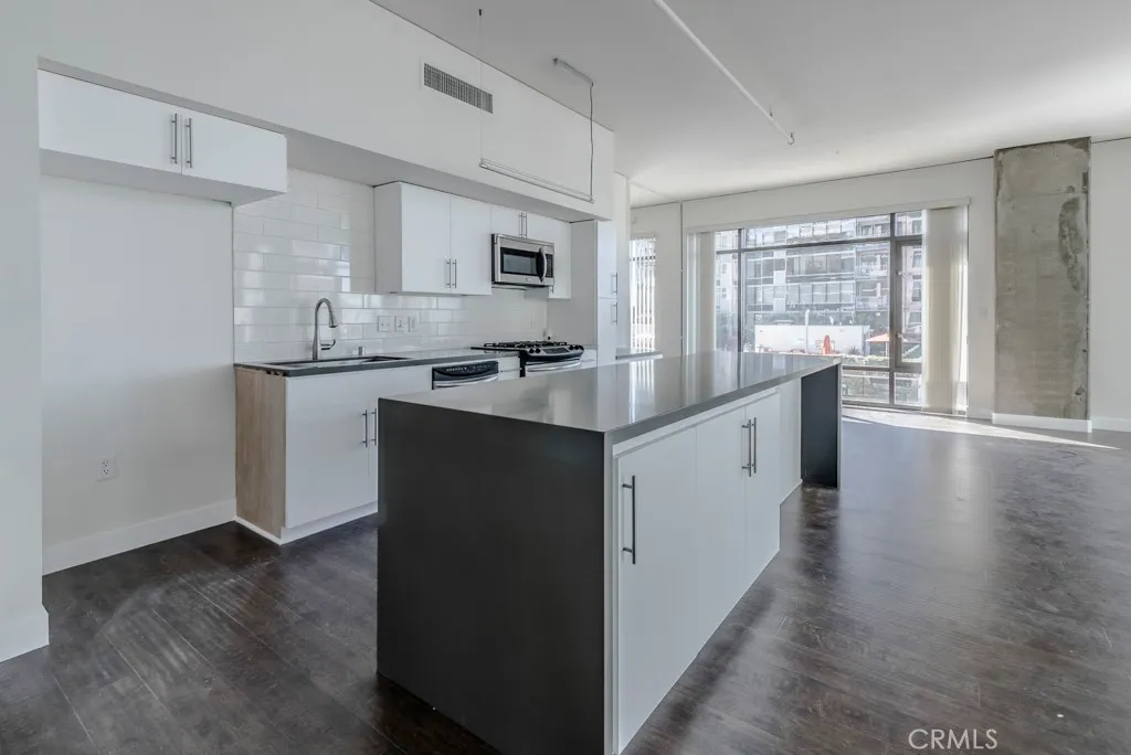 Additional image 46 of 1111 S Grand Ave, Los Angeles, CA 90015