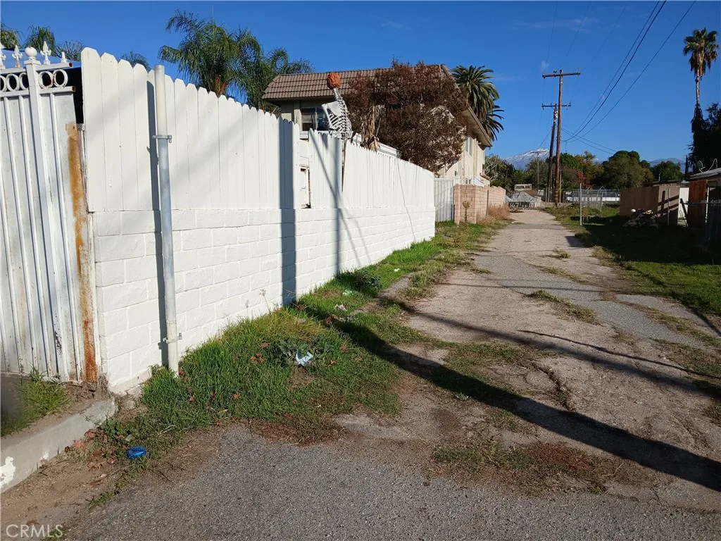 Additional image 9 of 1695 Conejo Dr, San Bernardino, CA 92404