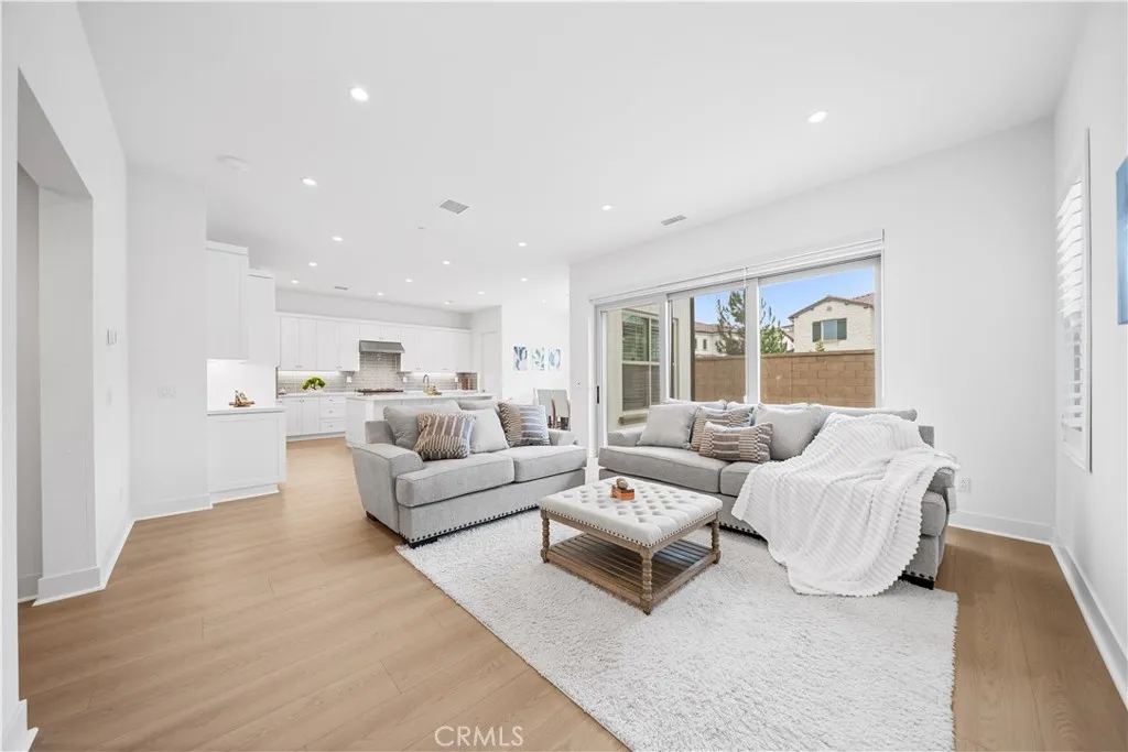 Additional image 5 of 118 Glydon, Irvine, CA 92618