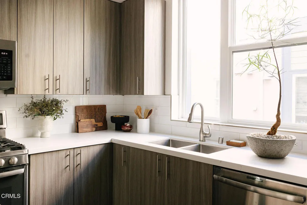 Additional image 8 of 2753 Waverly Drive Unit 302, Los Angeles, CA 90039