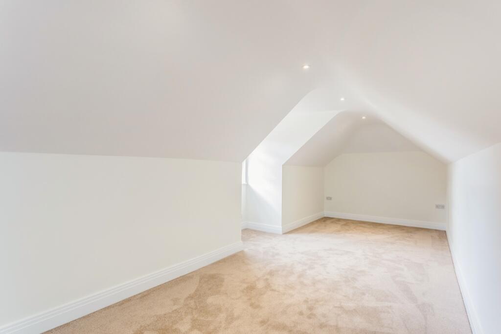 Additional image 9 of Walnut Close West Way AL5