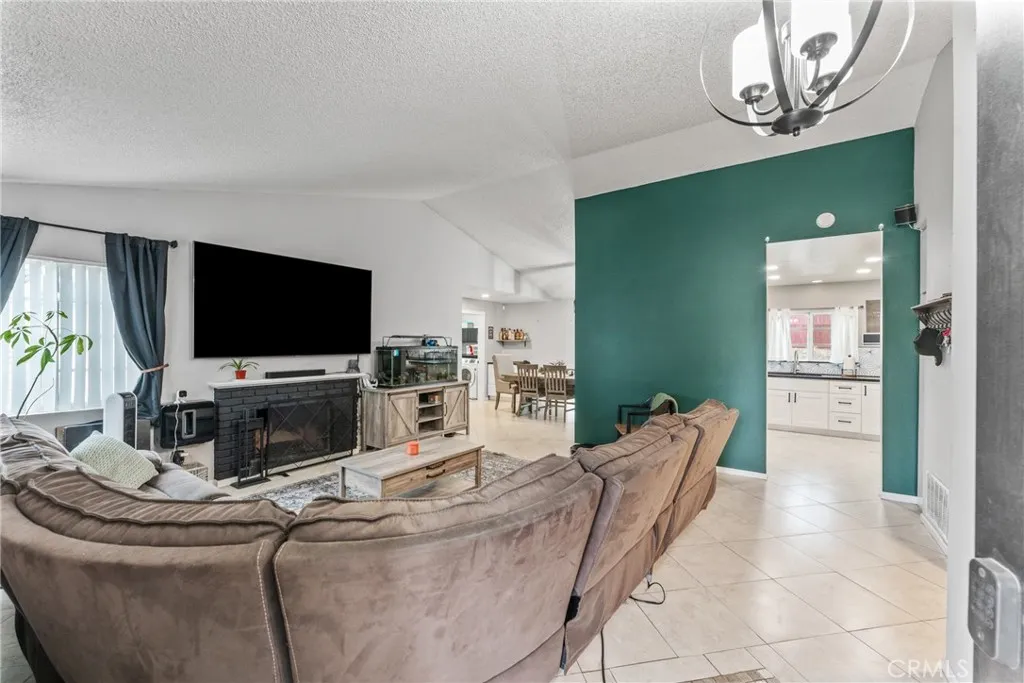 Additional image 6 of 1648 W Wedgewood St, Rialto, CA 92376