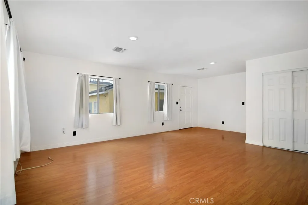 Additional image 17 of 19324 Victory Boulevard, Reseda, CA 91335