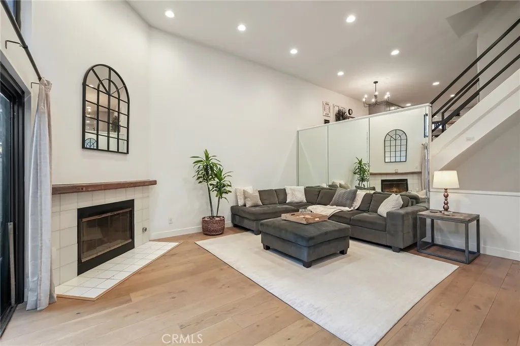 Additional image 3 of 6930 De Celis Unit 16, Lake Balboa, CA 91406