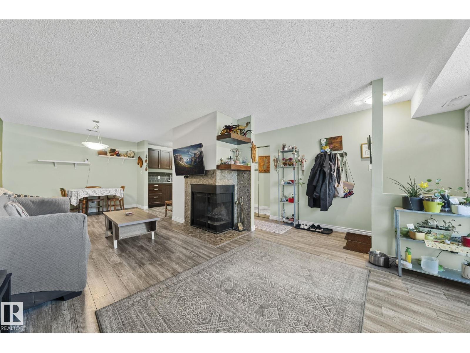 #33 2204 118 ST NW|Edmonton, Alberta T6J5K2