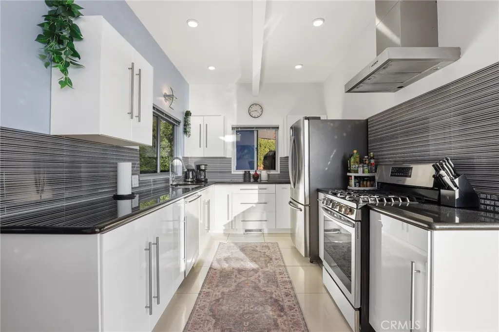 Additional image 61 of 5675 Spreading Oak Drive, Los Angeles, CA 90068