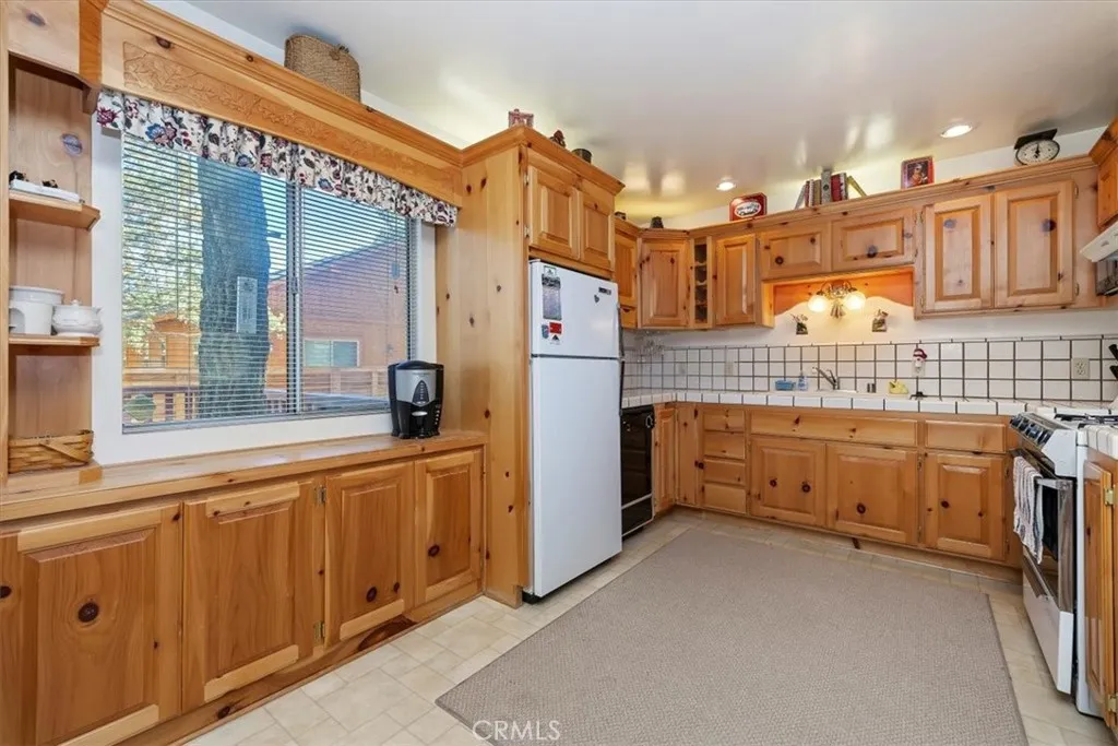 Additional image 8 of 627 Sunset Lane, Sugarloaf, CA 92386