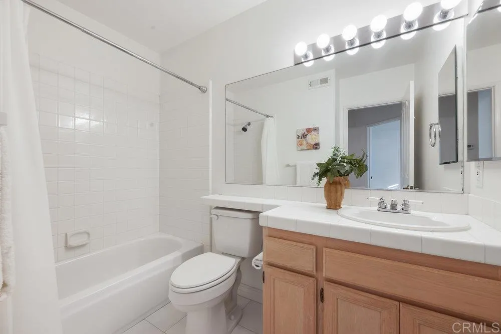 Additional image 69 of 7125 Calabria Court Unit D, San Diego, CA 92122