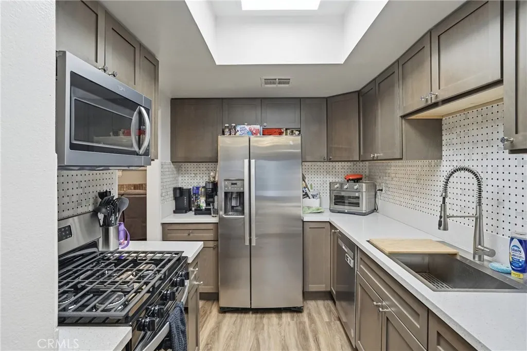 Additional image 43 of 6540 Hayvenhurst Avenue Unit 3, Lake Balboa, CA 91406