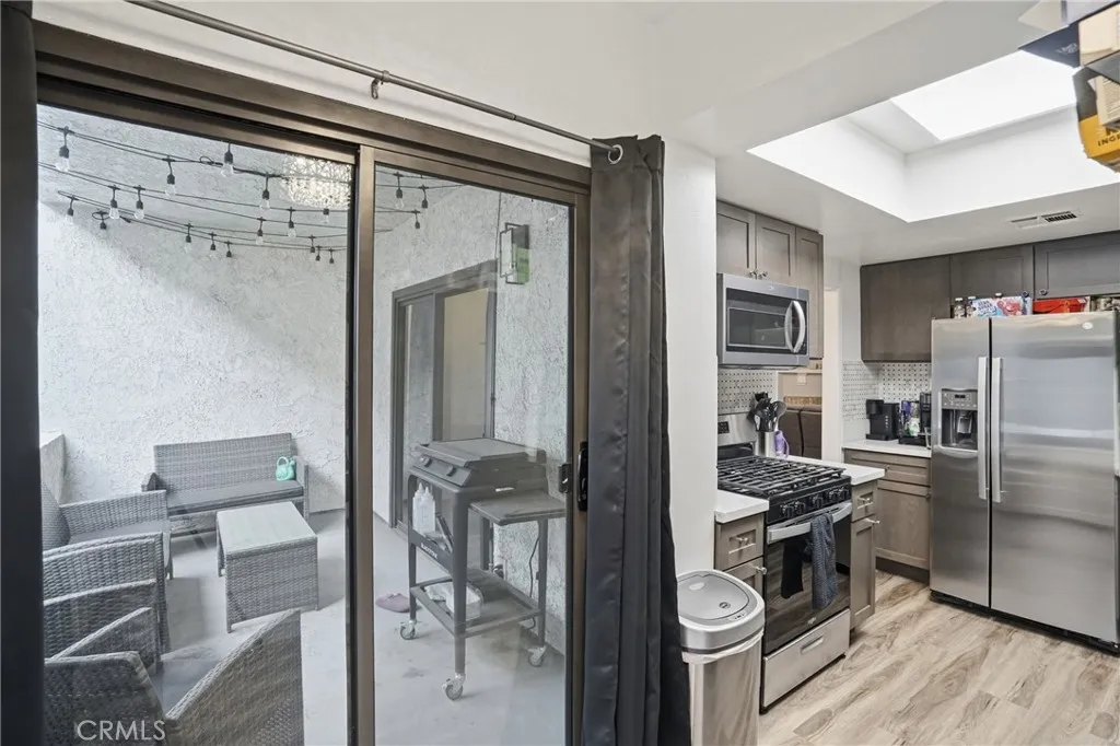 Additional image 47 of 6540 Hayvenhurst Avenue Unit 3, Lake Balboa, CA 91406