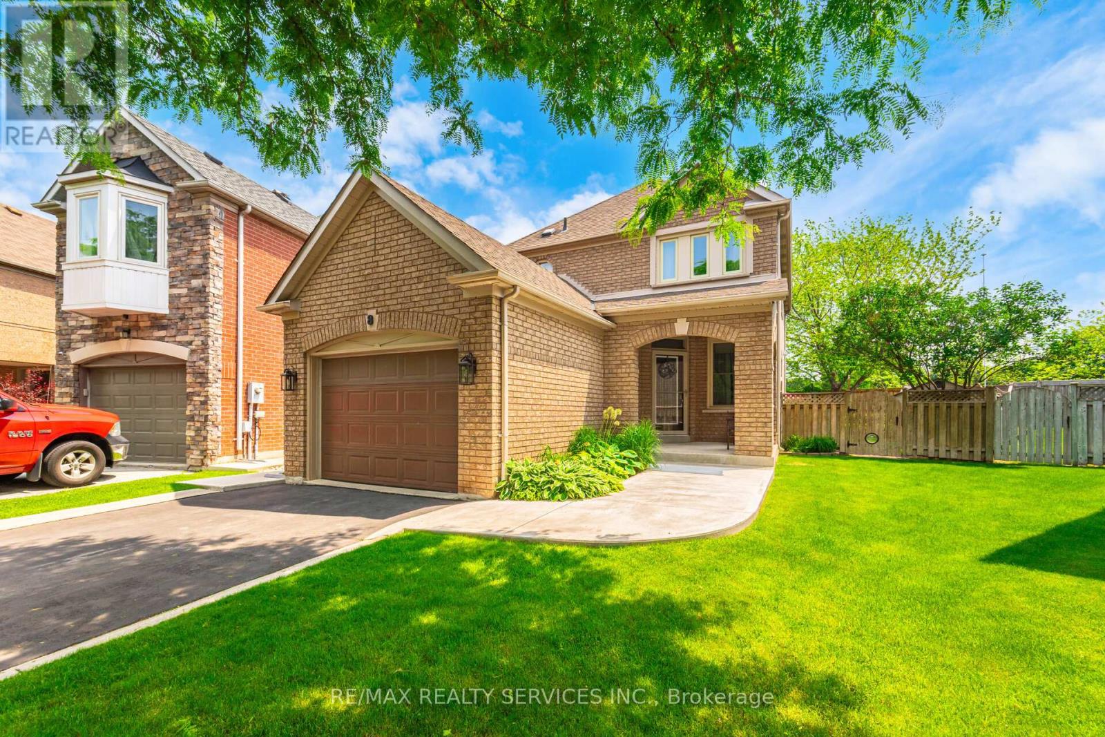 Property image for 8 INWOOD PLACE|Brampton (Sandringham-Wellington), Ontario L6R1T2