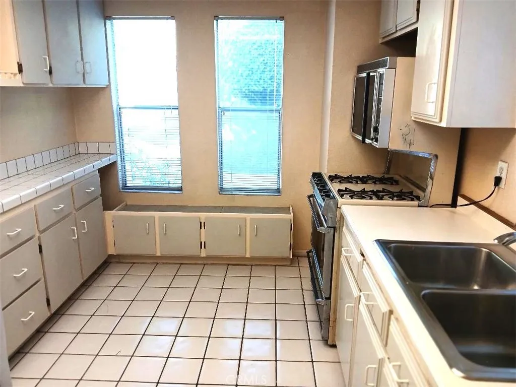 Additional image 16 of 810 Baker St Unit 112, Costa Mesa, CA 92626