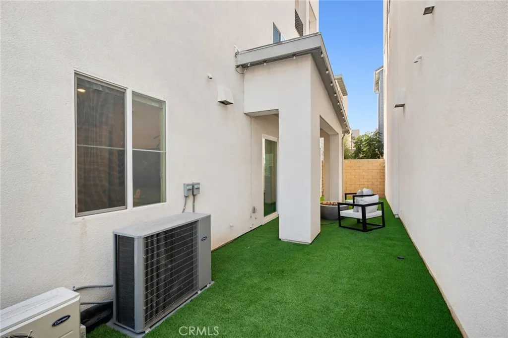 Additional image 70 of 114 Source, Irvine, CA 92618