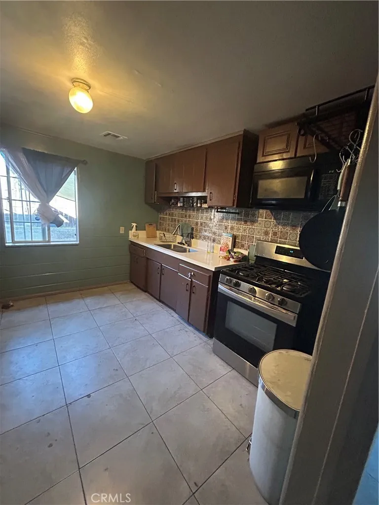 Additional image 77 of 467 W G Street, Colton, CA 92324