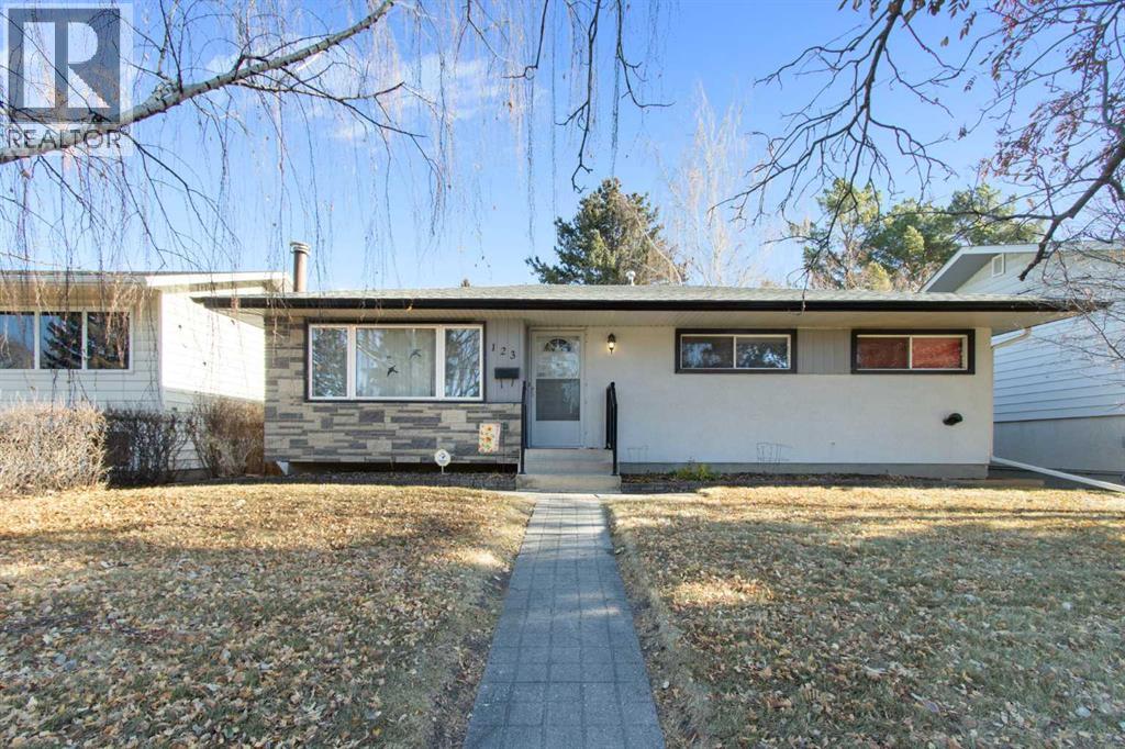 123 Glacier Drive SW|Calgary, Alberta T3E5A3