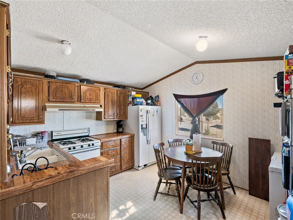 Additional image 13 of 39626 E End Road, Lucerne Valley, CA 92356