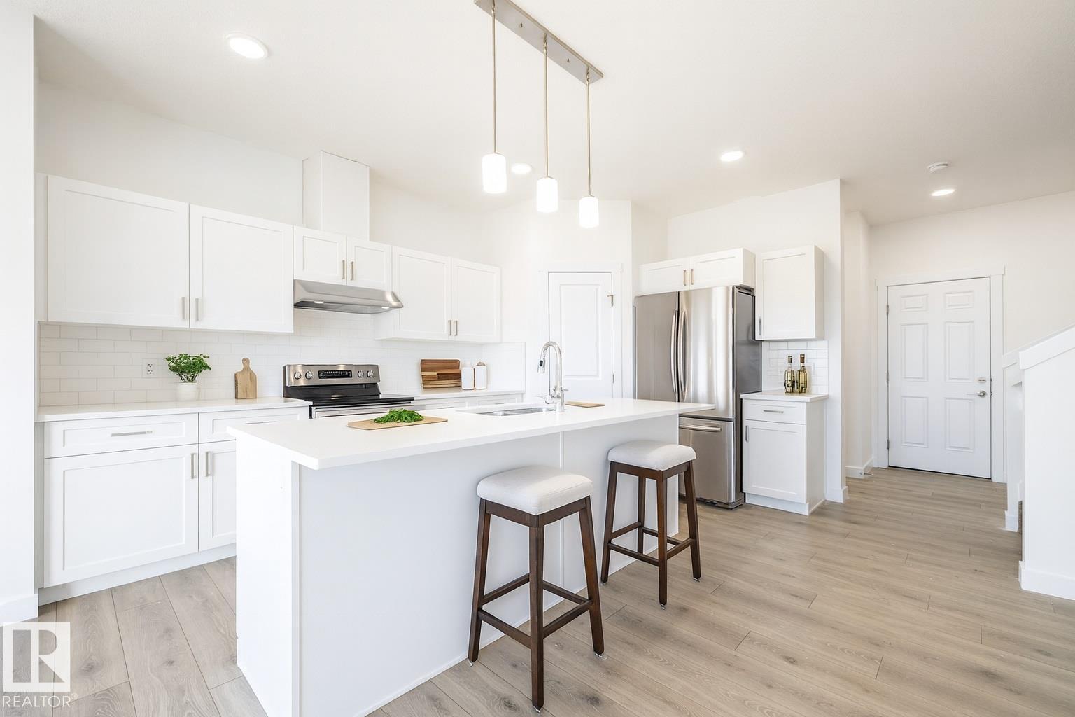 305 27 ST SW|Edmonton, Alberta T6X3H9