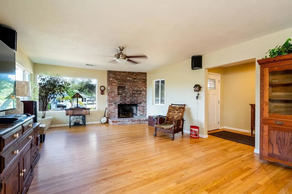 Additional image 5 of 213 Beaumont Drive, Vista, CA 92084