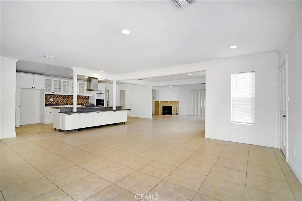 Additional image 2 of 19324 Victory Boulevard, Reseda, CA 91335