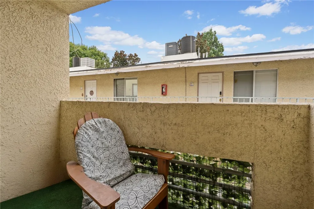 Additional image 18 of 7035 Woodley Unit 205, Van Nuys, CA 91406