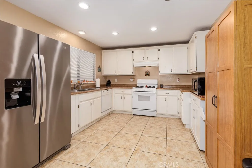 Additional image 13 of 215 Yellowstone Court, San Jacinto, CA 92583