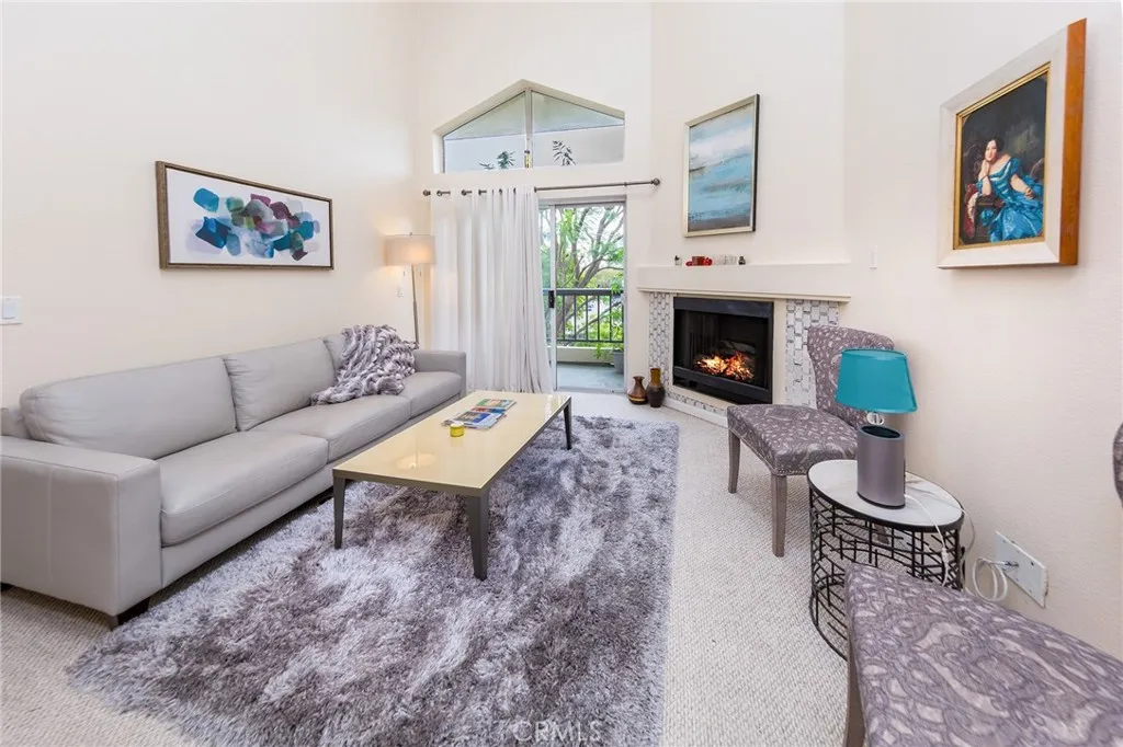 Additional image 3 of 5515 Canoga Avenue Unit 305, Woodland Hills, CA 91367