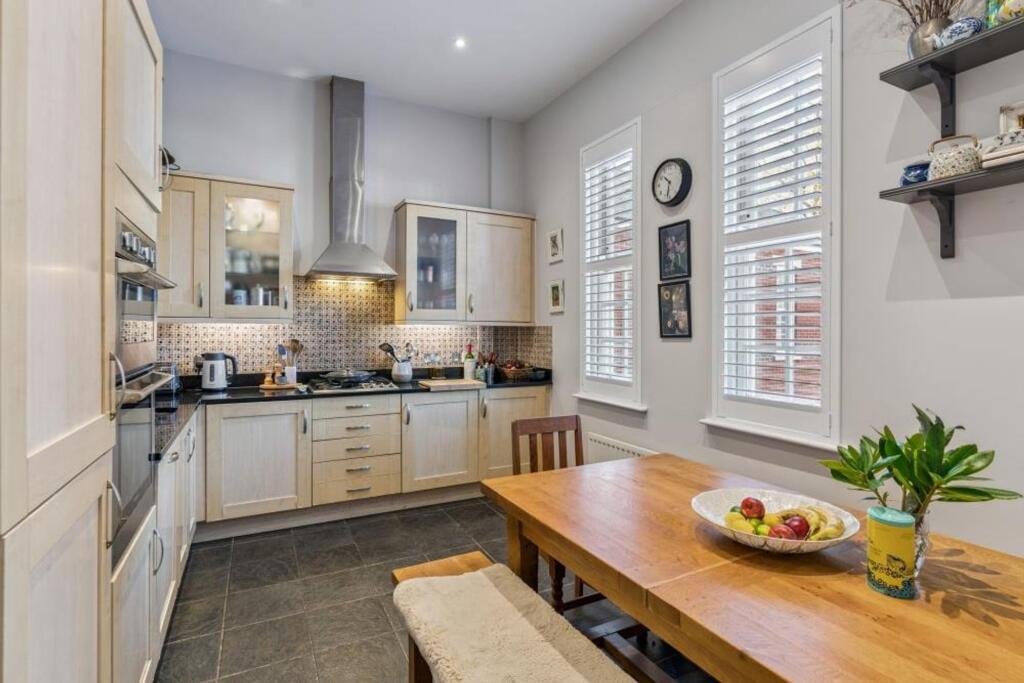 Additional image 5 of Beningfield Drive, London Colney, AL2