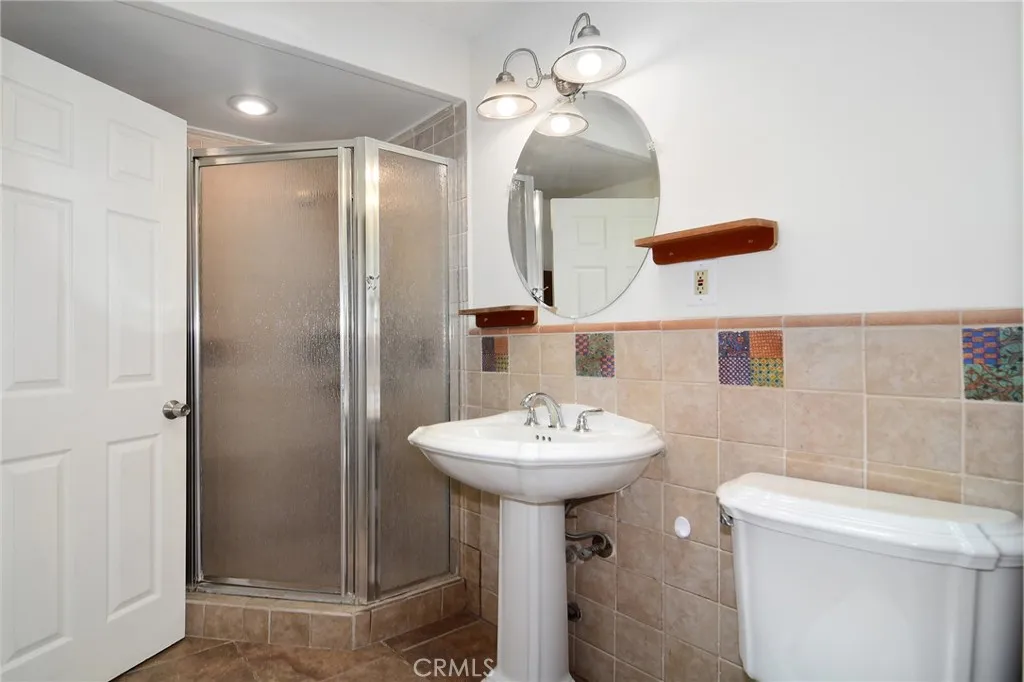 Additional image 16 of 19324 Victory Boulevard, Reseda, CA 91335