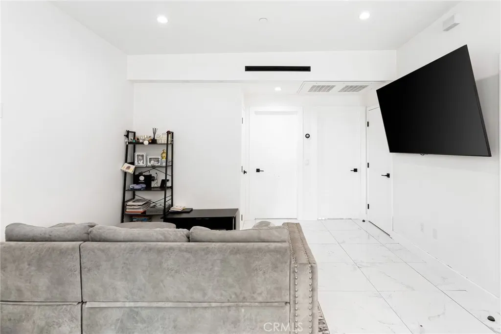 Additional image 38 of 2031 N Pass Ave, Burbank, CA 91505