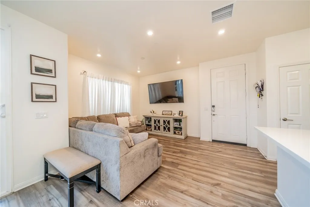 Additional image 18 of 214 Bonita Lane, Rialto, CA 92376