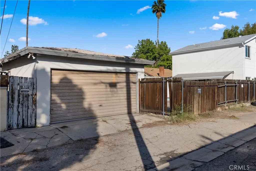 Additional image 41 of 18928 Victory Boulevard, Tarzana, CA 91335