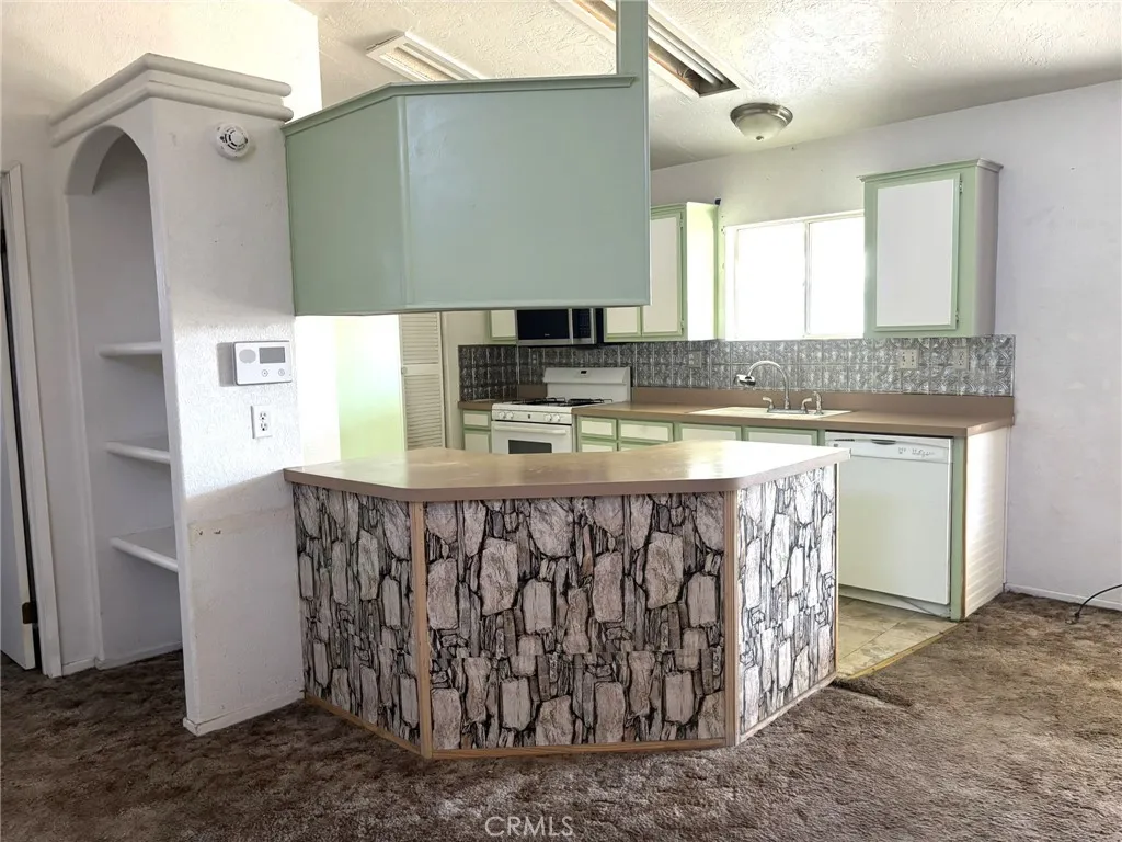 Additional image 46 of 20843 Waalew Rd Unit C4, Apple Valley, CA 92307