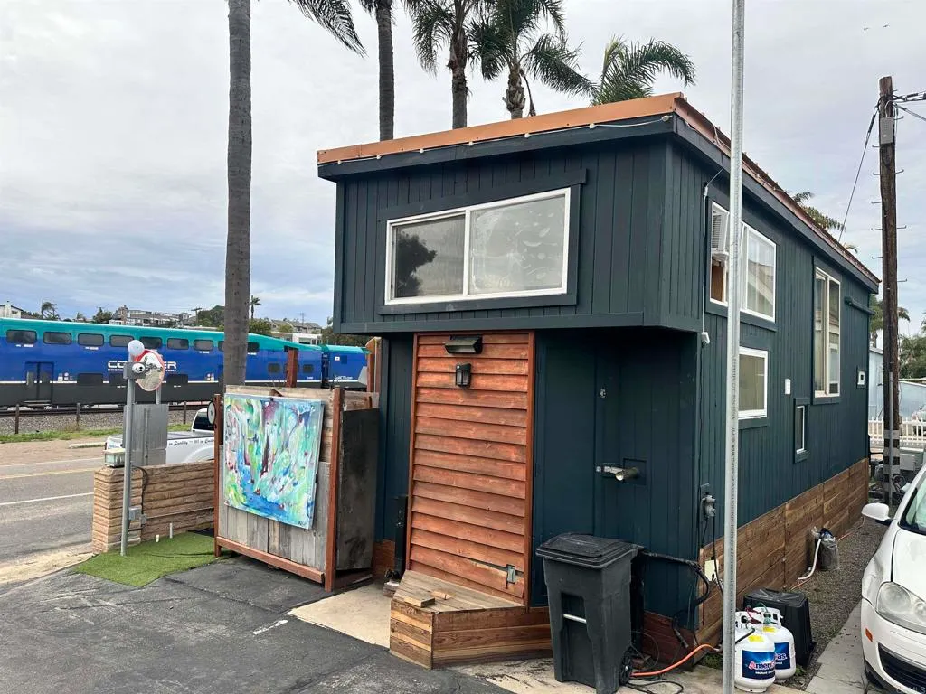 Additional image 3 of 1549 N Vulcan Ave Unit 1, Encinitas, CA 92024