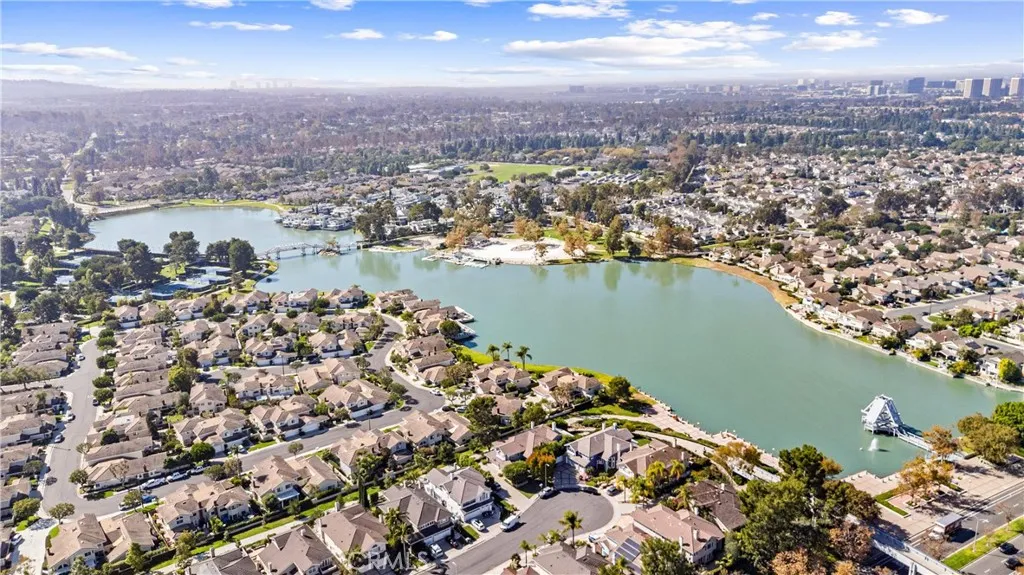 Additional image 61 of 39 Foxboro, Irvine, CA 92614