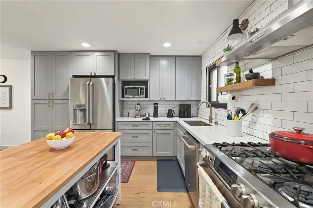 Additional image 10 of 6930 De Celis Unit 16, Lake Balboa, CA 91406