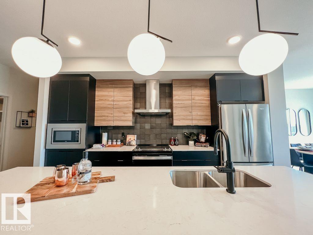 7457 KLAPSTEIN CR SW|Edmonton, Alberta T6W5N8