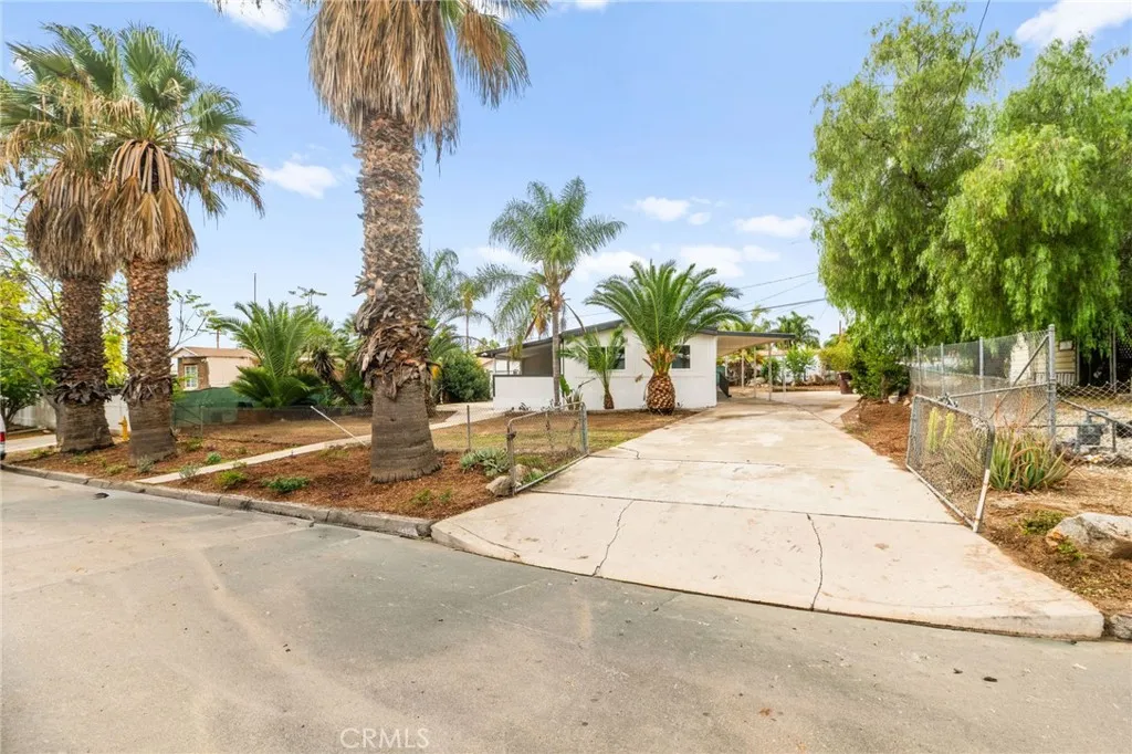 Additional image 3 of 300 Diana St, Perris, CA 92570
