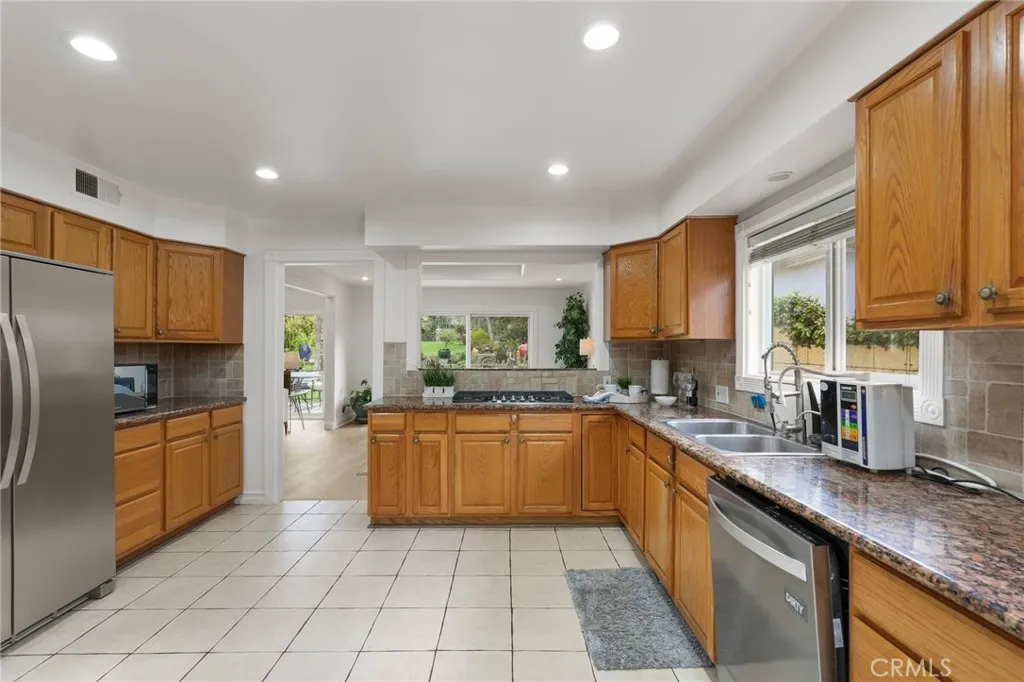 Additional image 24 of 18760 Wells, Tarzana, CA 91356