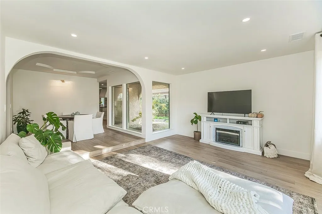 Additional image 8 of 406 E Audubon Drive, Fresno, CA 93720