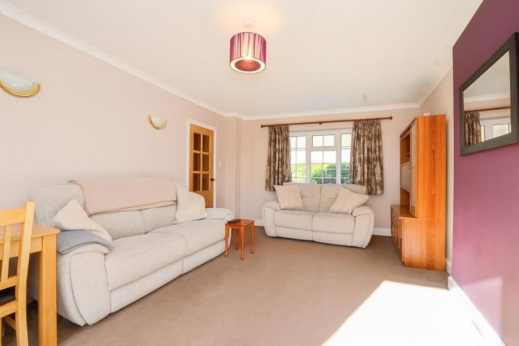 Additional image 6 of How Wood, Park Street, St. Albans