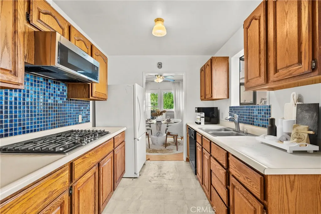 Additional image 30 of 16731 Victory Boulevard, Van Nuys, CA 91406